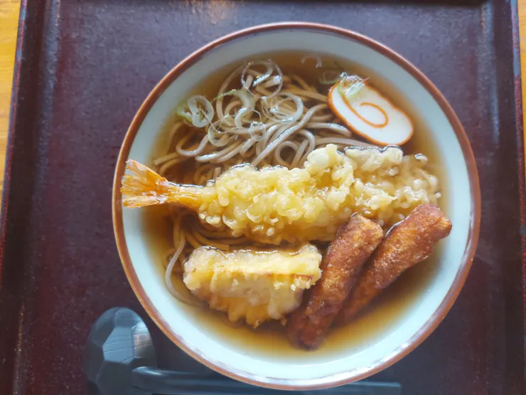 合掌村的蕎麥麵真的很讚，還記得日本的導覽人員還用日文跟我們說：「白川鄉 蕎麥麵，高山 拉麵」～