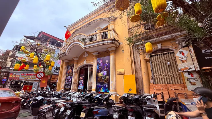 法式建築金龍水上劇院