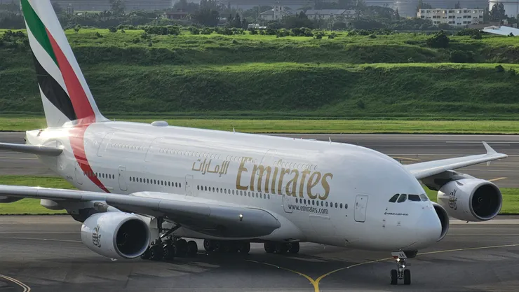 桃機北跑道的這張照片拍起來真的很像是新加坡樟宜機場!因為背景的綠色植被!