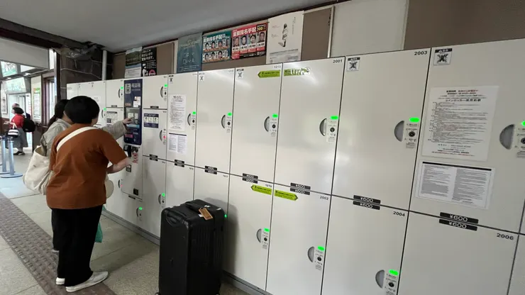 很佛的是大行李箱也只要600元。