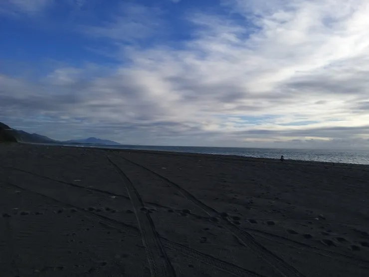 金崙沙灘周遭輪廓