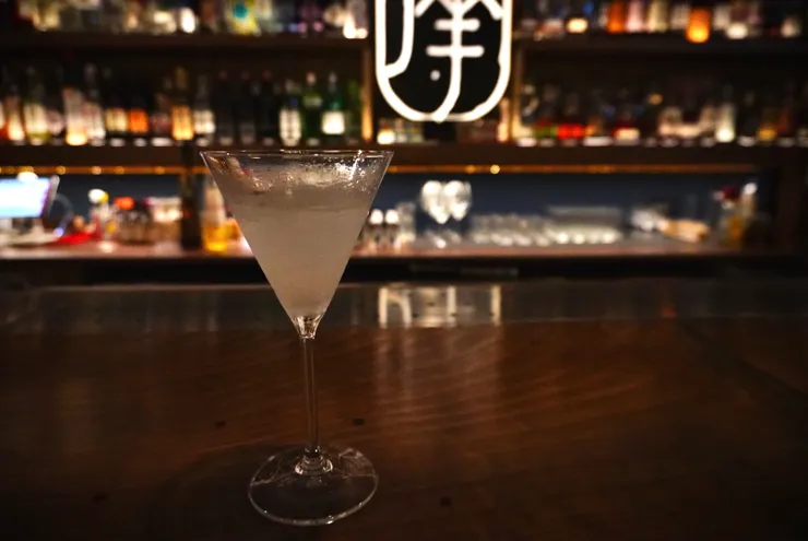 Shawn 調製的 Gimlet有著飽滿的新鮮萊姆酸香，伴隨琴酒獨特滋味，兩者相得益彰