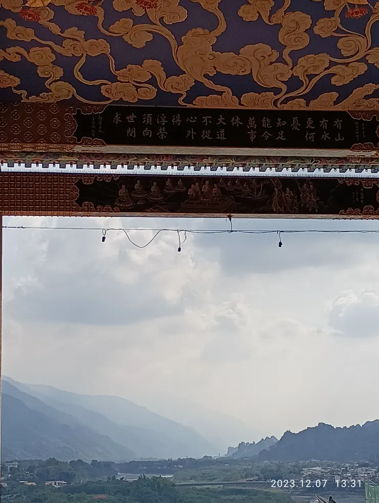 景右前方為十八羅漢山