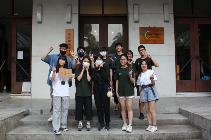 除了旁聽大學課程以外，我也參加森林系營隊，認識更多學長姐進行交流