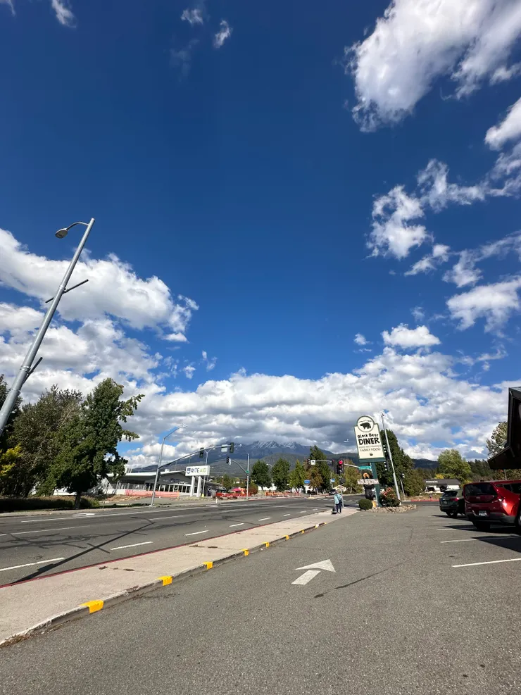 被遮頭的雪士達山