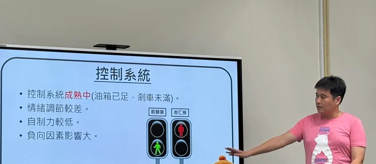 要到25歲才會成熟喔！然後，我心裡想的是，確定25歲之後的「大人們」就「成熟」了嗎？😅😅😅