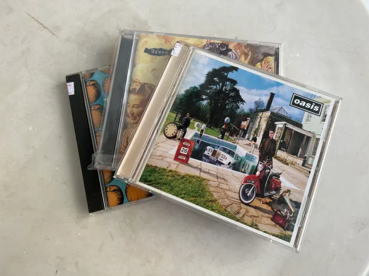 封面是綠洲合唱團