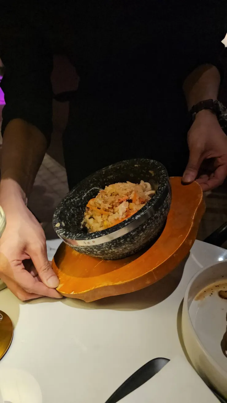 等不來花開石鍋飯(櫻花蝦嫩雞石鍋拌飯)