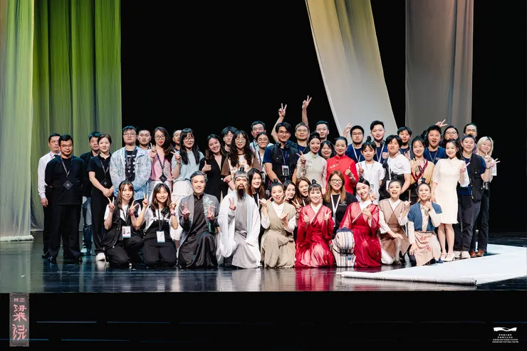 劇團與蘇州灣大劇院工作人員合照留念