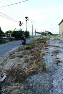 往過溝方向拍