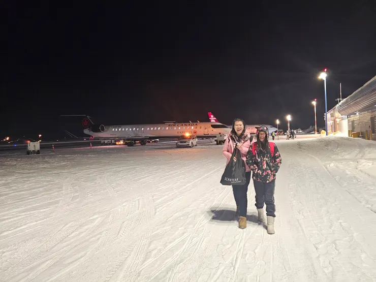 在冰天雪地下飛機進航廈是個有趣的體驗