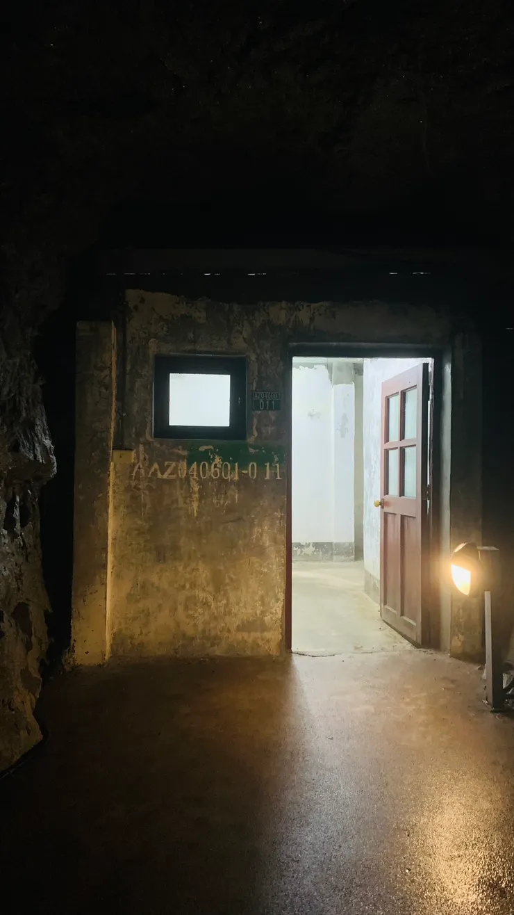 坑道內比想像的還要大。