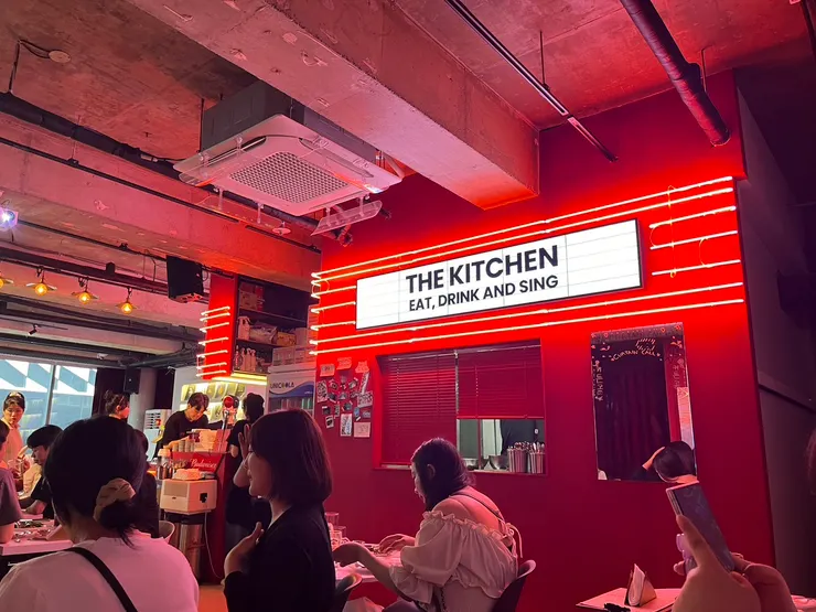 整個空間看起來超像美式餐廳