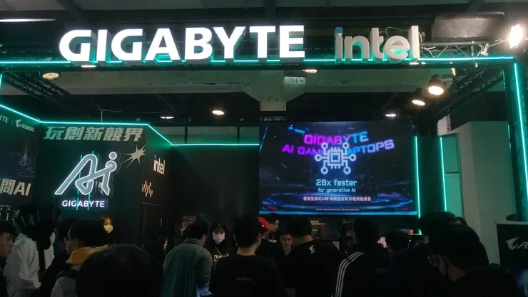 技嘉這次以Ai玩創新境界為主題，結合intel新一代Core Ultra附帶的NPU 增進各種現場體驗，而且特定時段據說真的有發雞排、但我都沒吃到