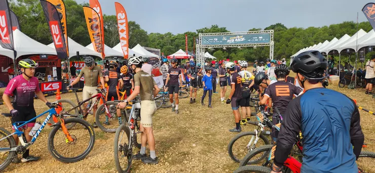 上午先開場的是XC賽事，也是我參加的比賽。但是菁英組要騎五圈。市民組要騎三圈……但是我記成兩圈，所以沒有完賽成績XDD