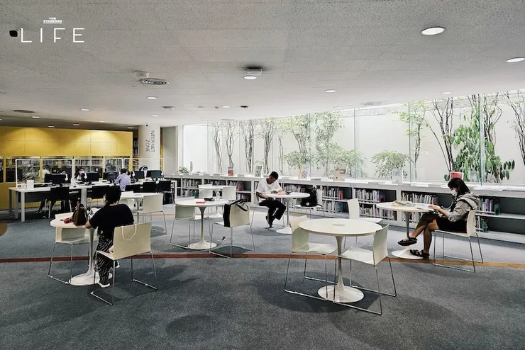 圖片取自 The Standard – 20 อาคารในกรุงเทพฯ ที่แค่เดินเข้าไปก็ได้สัมผัสกับธรรมชาติ!