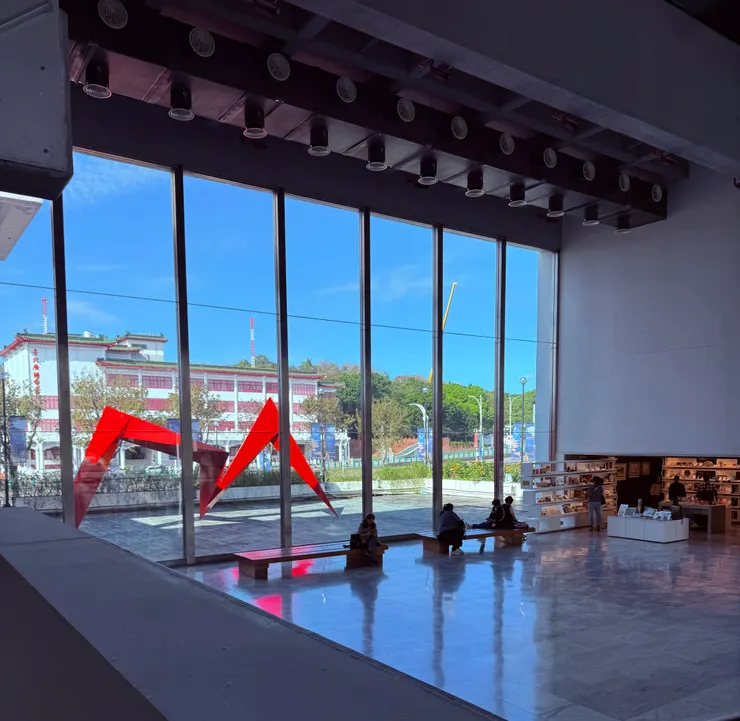 北美館的對面,就是「台北廣播電台」。