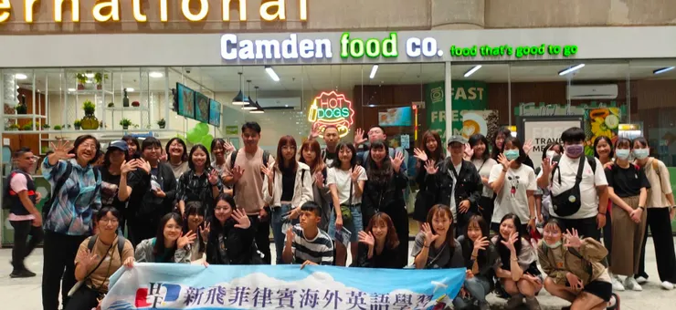 在菲律賓機場外的合照