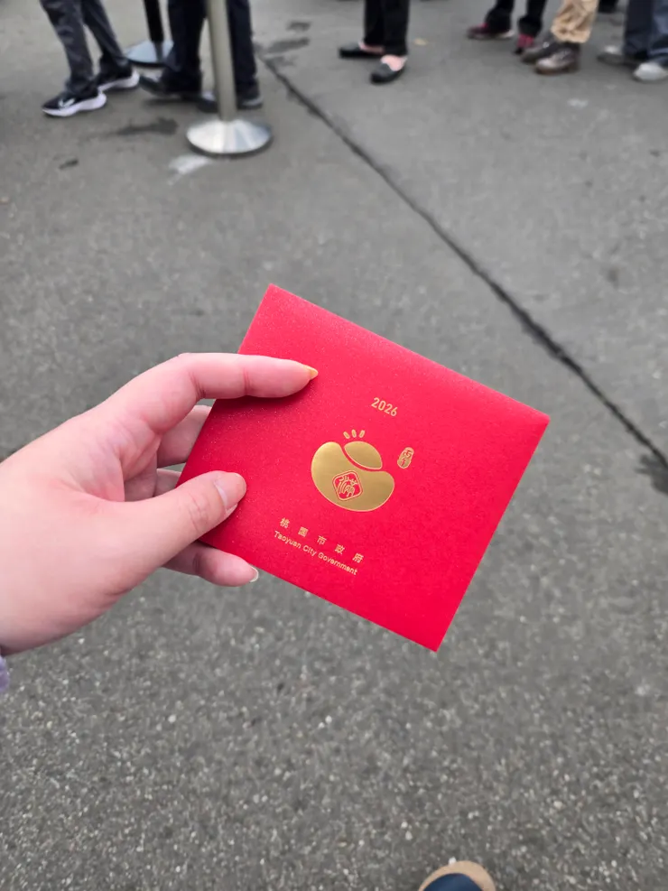 看看這福袋只差一點？就能簽名合照了…