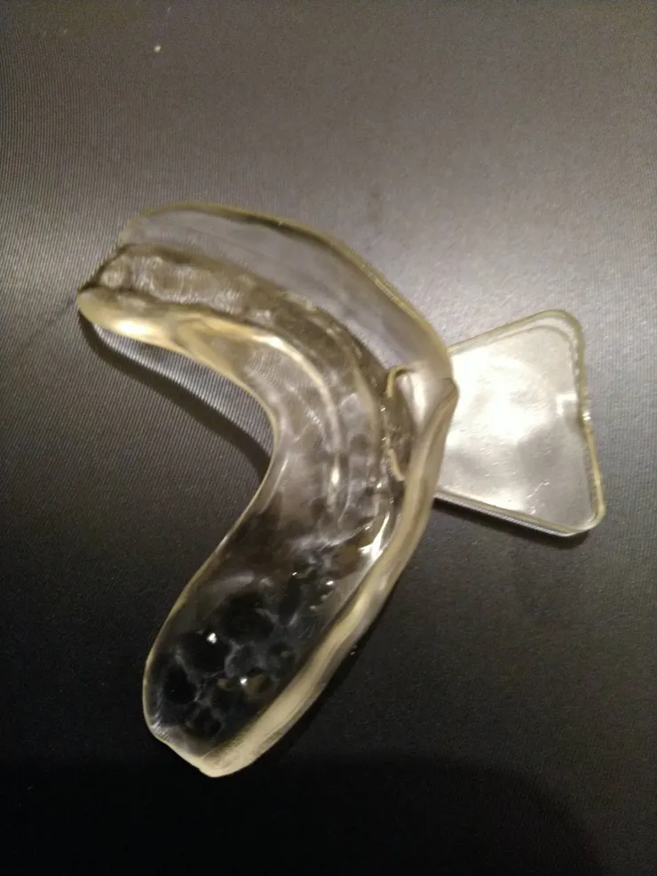 這是我的下顎咬合板（內面）