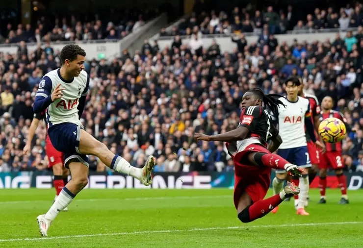 班倫莊臣為熱刺射入領先1:0