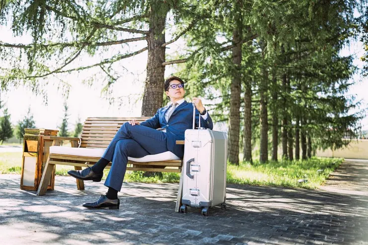 他從後天開始去旅行 (圖片來自Pakutaso)