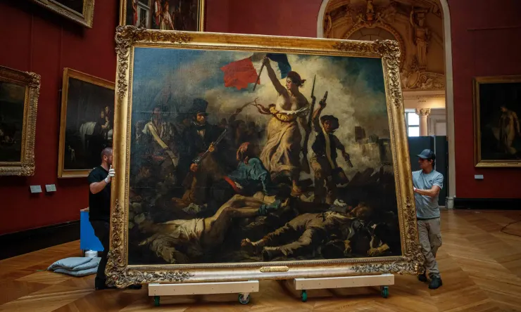 半年前卸下並準備進行清潔的畫作(圖片來源：bdullah Firas/ABACA/REX/Shutterstock)