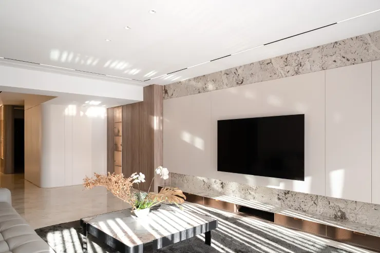 (案例分享：奢石玄關 x 收納美學｜現代輕奢的美術皇居｜高雄藝瓦室內設計)