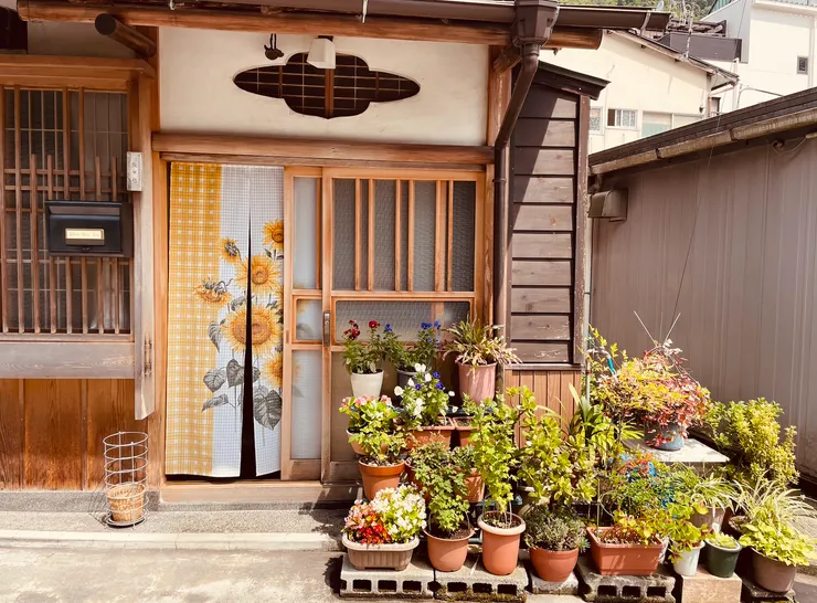 日本街道上的民宅