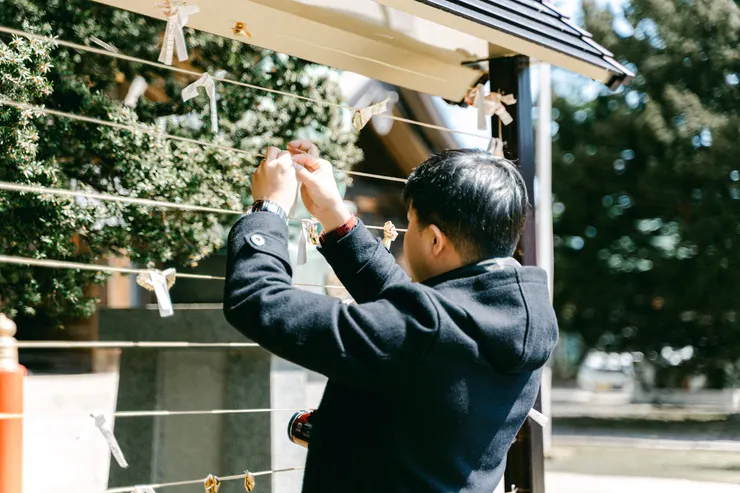 抽籤完詩籤可以綁在上面