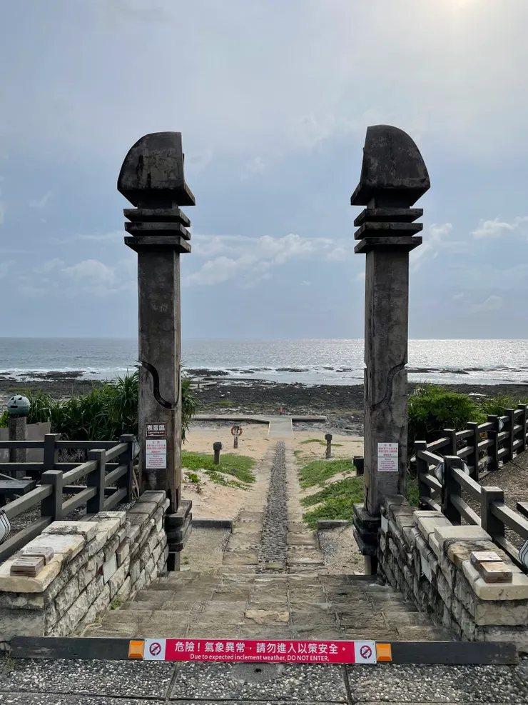 圓形露天浴池步道