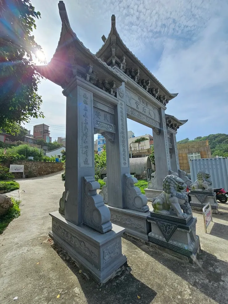 莊嚴牌樓（圖片截圖於網路）