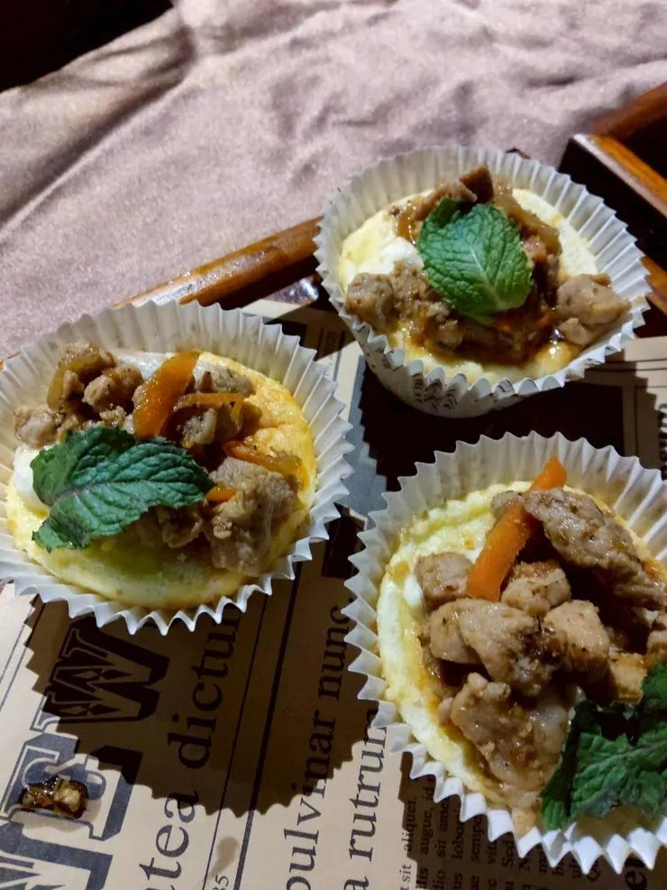 鬆餅佐煙燻豬肉絲與蜂蜜芥末