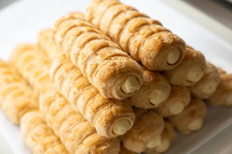 六花亭帶廣本店限定的サクサクパイ，由於最美味的有效期限只有三個小時，所以是傳說中足不出帶廣的超級限定甜點，吃過這個之後，我真的沒再吃過比這個更好吃的相似甜點了。/照片來源:網頁資訊