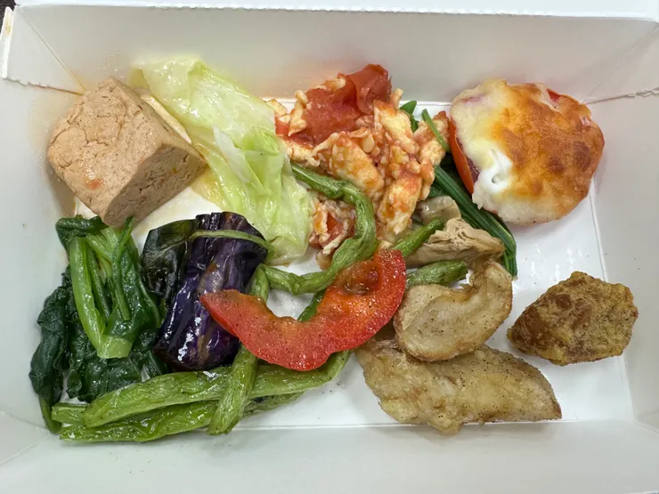 昨天好吃到讓我思考人生的素食自助餐w