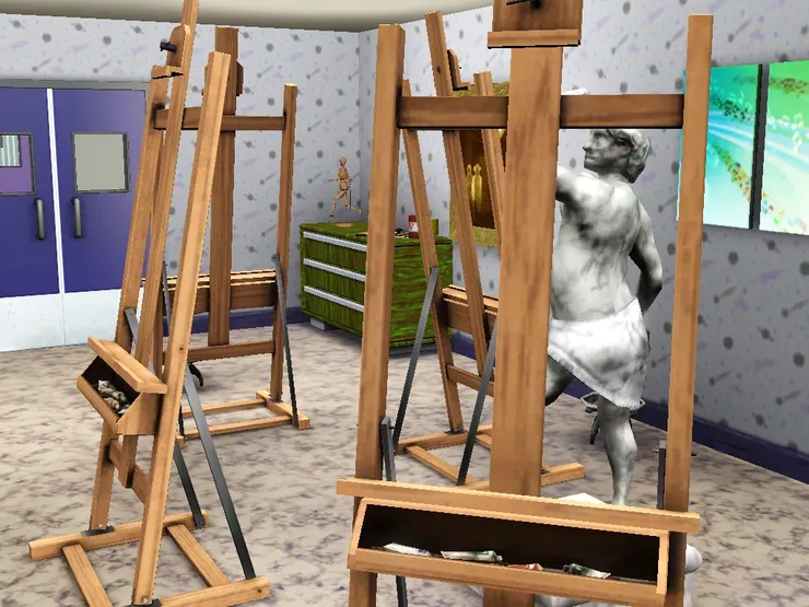 很多畫架對著同一個雕像。