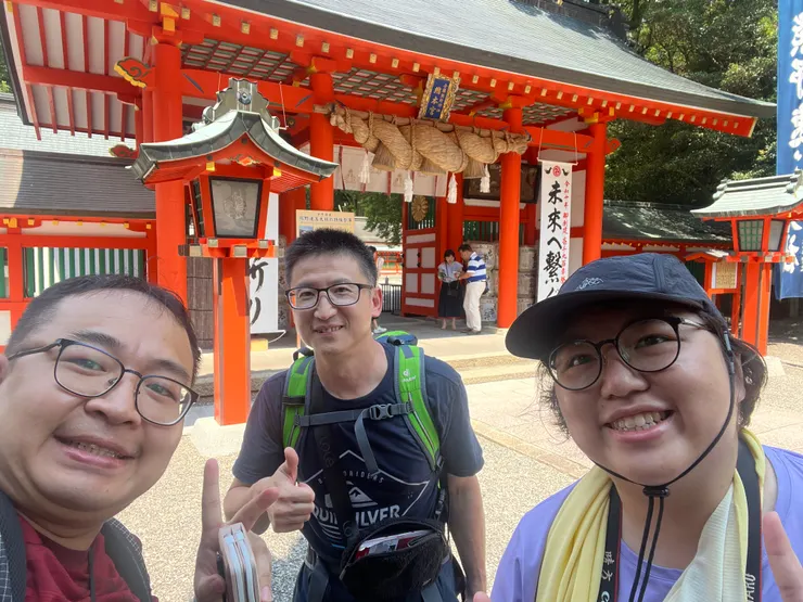 在速玉大社前遇到這幾天一直在路上遇到的台灣大哥