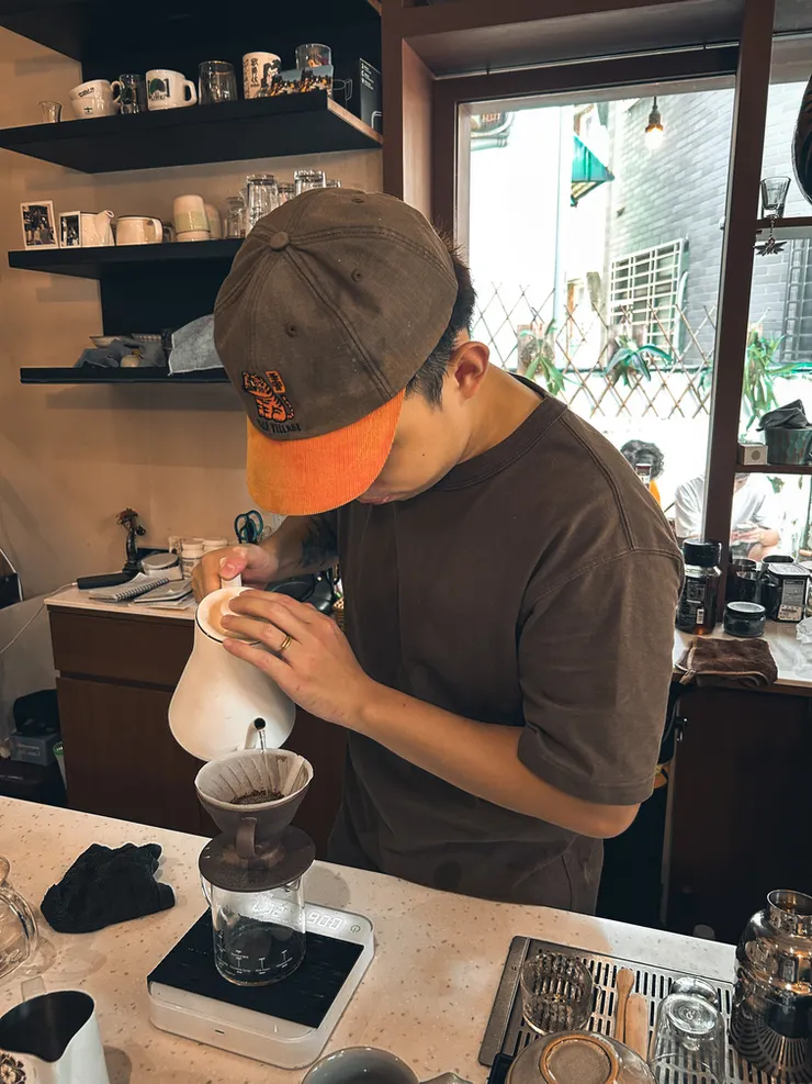 榮哥的手沖畫面-1