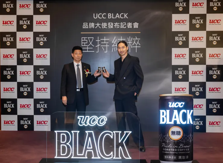 UCC BLACK發表全新品牌概念「堅持純粹」——堅持的才懂得,(左起) UCC上島咖啡 常務 行銷本部負責人 高畑理、品牌大使AKIRA