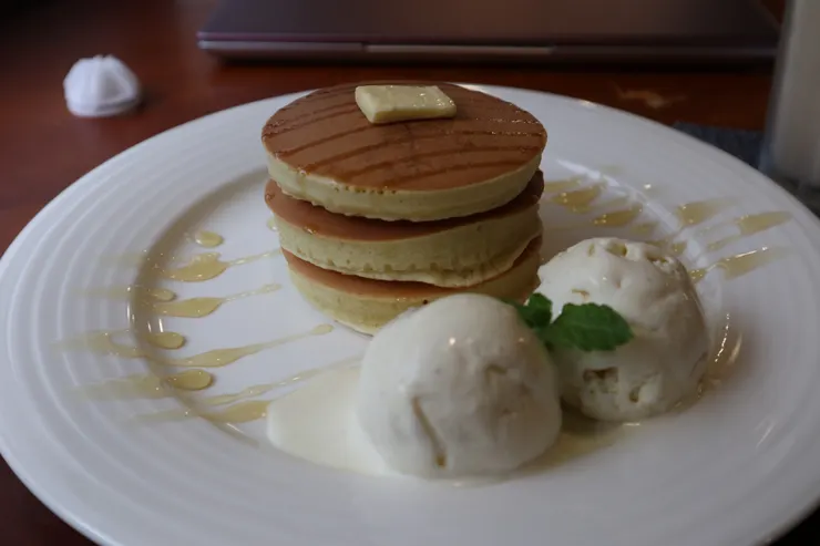 啊啊啊,冰淇淋還沒拍完照就開始融化了。