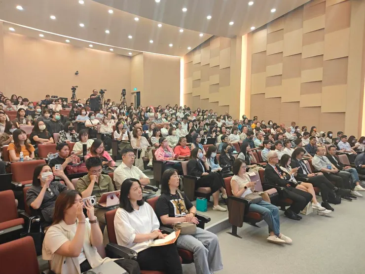 「AI如何幫HR提高績效」論壇，吸引企業人資踴躍出席聆聽。（圖／1111人力銀行提供）