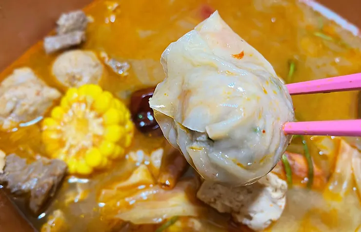 桃園青埔美食【怎麻辣頂級鴛鴦火鍋】麻辣鍋推薦