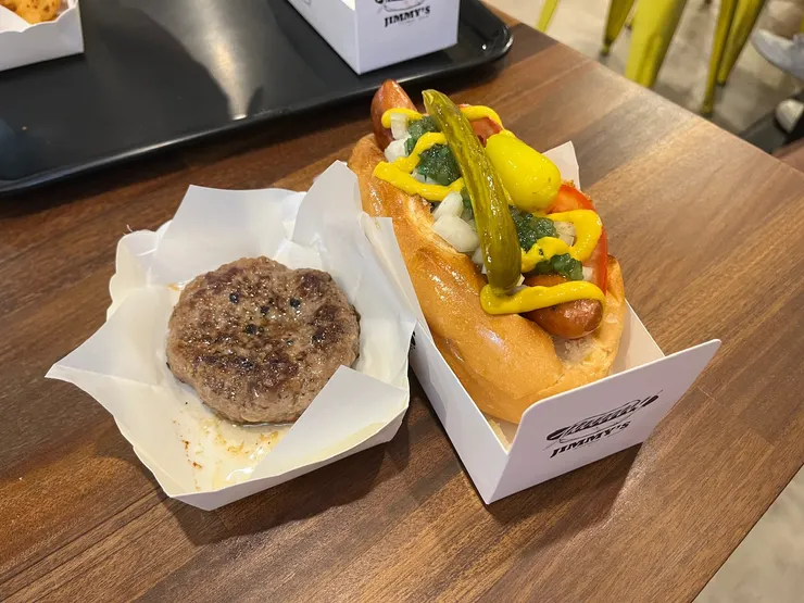 牛肉漢堡排、芝加哥熱狗堡。