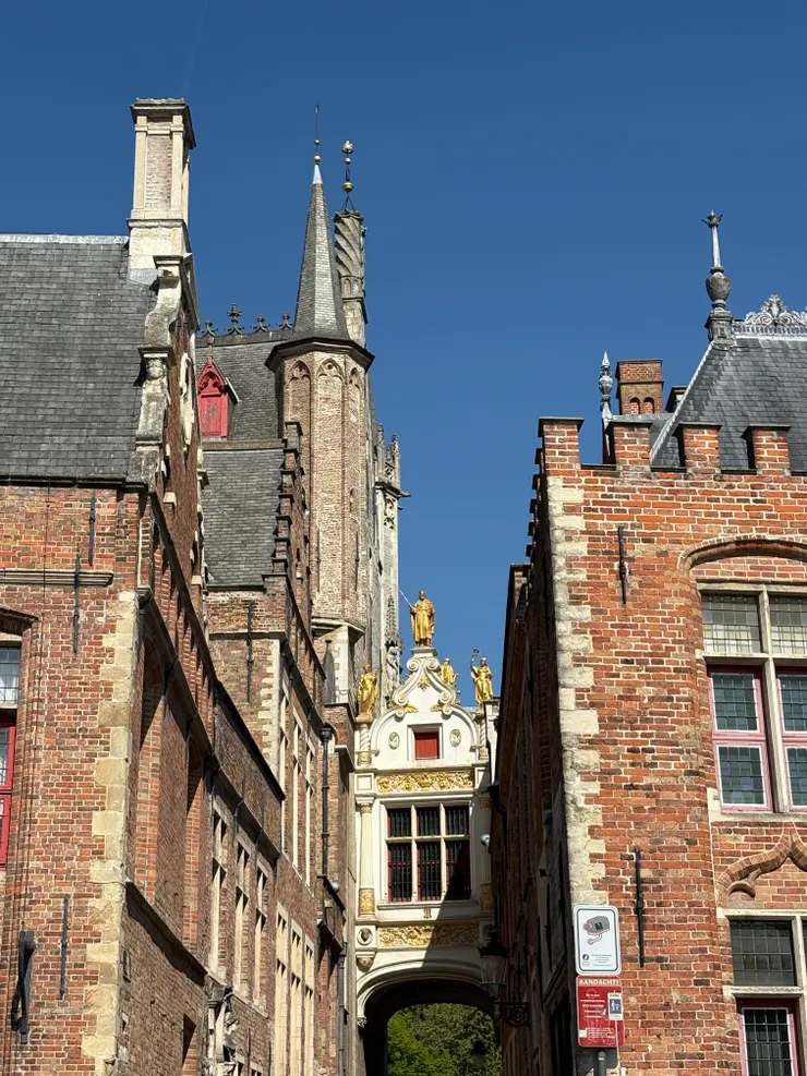 要進入城堡廣場的拱門