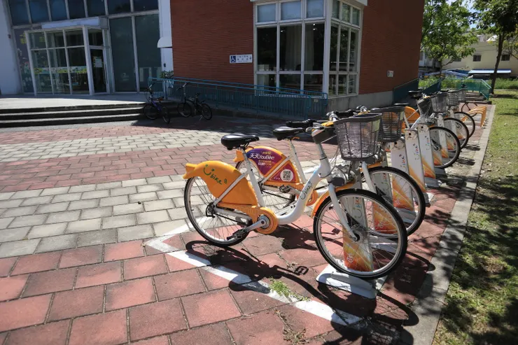 彌陀圖書館旁的YouBike站點