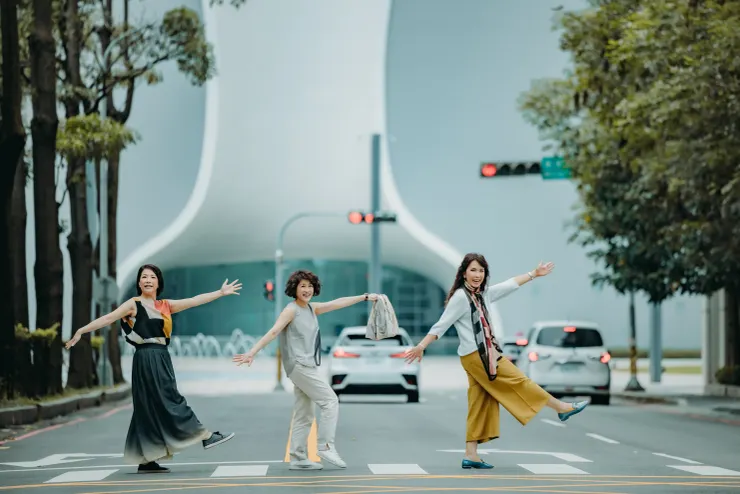 由左至右：副總監鄢繼嬪、總監邱瑗、副總監汪虹