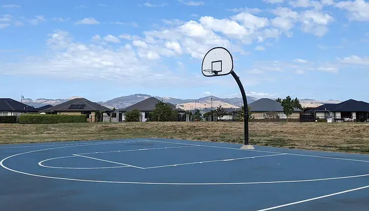 社區籃球場-假日沒事來打個球