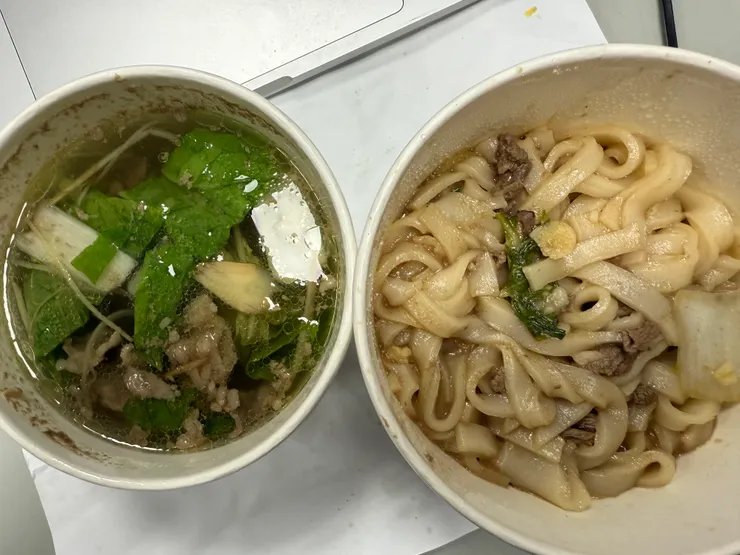 2026/04/21 牛肉炒板條 + 羊肉湯