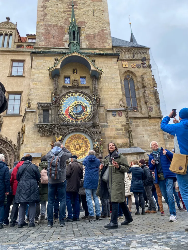 ▲現在我們所見的布拉格天文鐘，已不是1410年當時 Mikula 建造的原始模樣，而是數百年來，後人不斷裝飾整修而來。