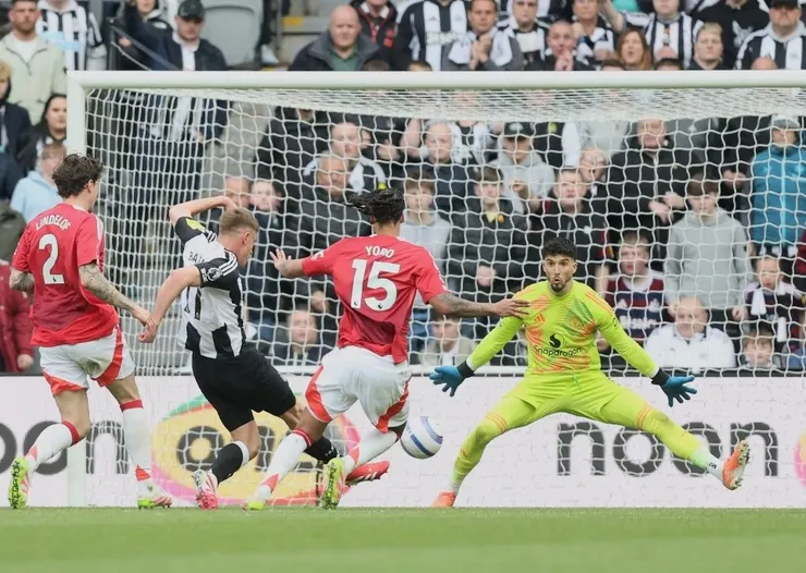 班尼斯梅開二度助紐卡素領先3:1